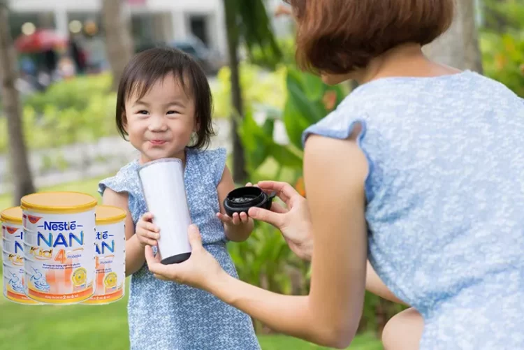 Sữa NAN Supreme Pro 2 và lý do mẹ không nên pha chung với nước quá 40 độ